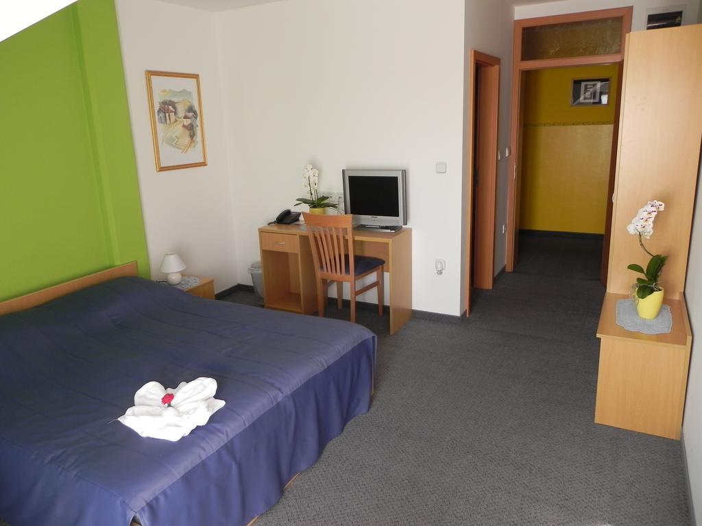 Motel Majolka Ptuj Bagian luar foto